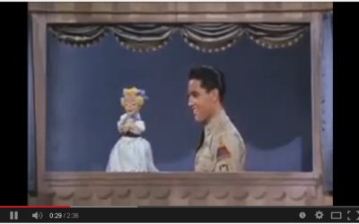 Elvis Preisley dipanggung boneka
