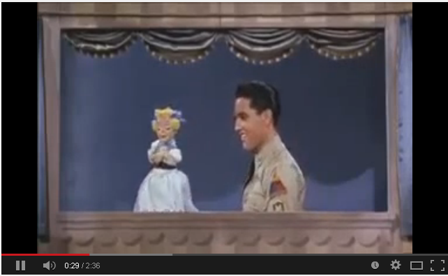 Elvis Preisley dipanggung boneka
